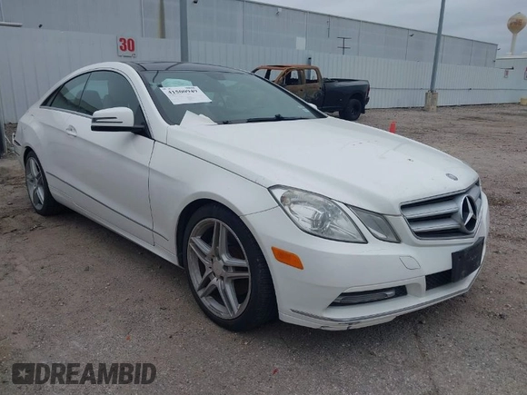 2013 Mercedes-Benz E-Class E 350 with VIN WDDKJ8JB8DF214490, listed as a IAAI auction lot 41500949 with 156,566 mi miles. Bid and sale history available at carsss.com. Image 1.