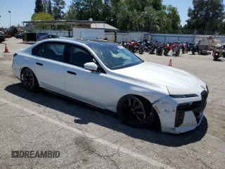 2023 BMW i7 xDrive60 z VIN WBY53EJ08PCN04974, wystawiony jako Copart lot #49995624 z przebiegiem Nie podano mil oraz . Historia ofert i sprzedaży dostępna na DreamBid. Obrazek 4.