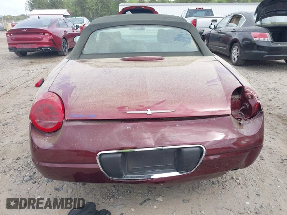2004 Ford Thunderbird Deluxe z VIN 1FAHP60A24Y104500, wystawiony jako IAAI lot #41952791 z przebiegiem 100 795 mil mil oraz . Historia ofert i sprzedaży dostępna na DreamBid. Obrazek 17.