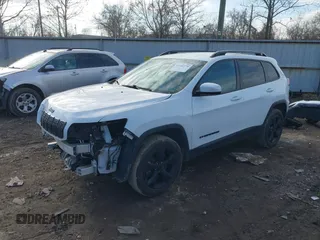 2020 Jeep Cherokee Altitude with VIN 1C4PJMLX0LD501883, listed as a IAAI auction lot 41141170 with 134,071 mi miles. Bid and sale history available at carsss.com. Image 18.