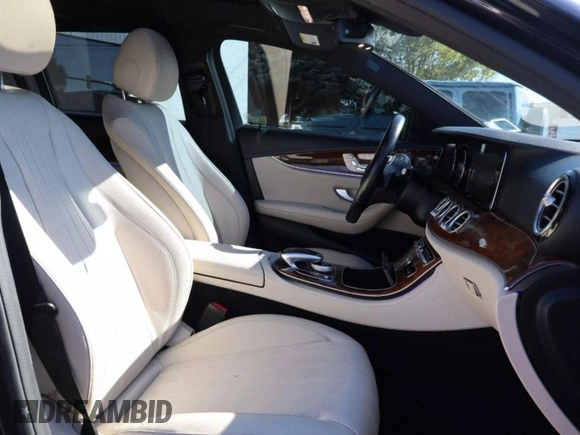 2019 Mercedes-Benz E 450 with VIN WDDZH6JB3KA507304, listed as a Copart auction lot 50660705 with 60,405 mi miles and Salvage title. Bid and sale history available at DreamBid. Image 5.