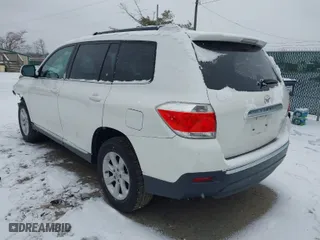 2013 Toyota Highlander with VIN 5TDBK3EH3DS261791, listed as a IAAI auction lot 41622314 with 114,225 mi miles. Bid and sale history available at carsss.com. Image 3.