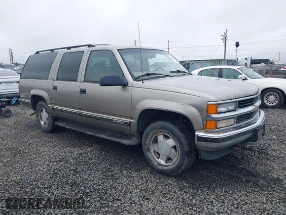 1999 Chevrolet Suburban z VIN 3GNFK16RXXG156463, wystawiony jako IAAI lot #41745169 z przebiegiem 165 541 mil mil oraz . Historia ofert i sprzedaży dostępna na DreamBid. Obrazek 1.
