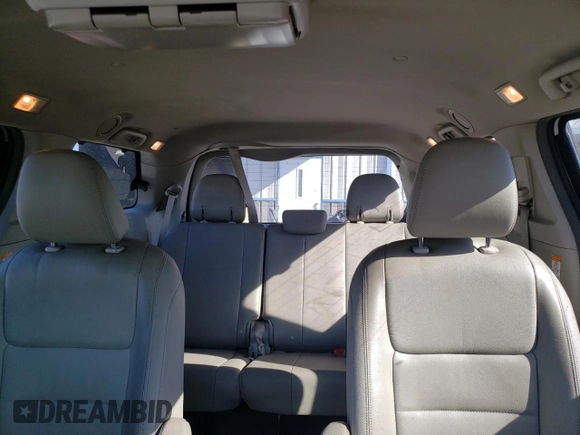 2018 Toyota Sienna XLE with VIN 5TDDZ3DCXJS208141, listed as a Copart auction lot 76208074 with 372,740 mi miles and Clean Title. Bid and sale history available at carsss.com. Image 10.