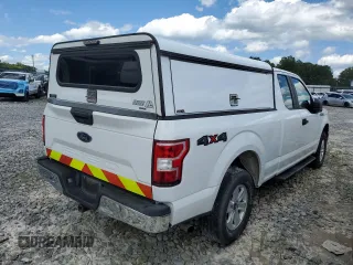 2018 Ford F-150 XL z VIN 1FTFX1E58JFE23648, wystawiony jako Copart lot #57620735 z przebiegiem 138 554 mil mil oraz Czysty tytuł • Clean title. Historia ofert i sprzedaży dostępna na DreamBid. Obrazek 3.