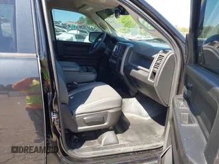 2018 Ram 1500 Express z VIN 1C6RR7FG2JS331802, wystawiony jako IAAI lot #41985617 z przebiegiem 68 483 mil mil oraz . Historia ofert i sprzedaży dostępna na DreamBid. Obrazek 5.