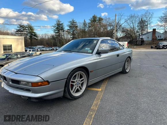 1997 BMW 8 Series z VIN WBAEF8325VCC31790, wystawiony jako Copart lot #85198614 z przebiegiem 115 638 mil mil oraz Czysty tytuł • Clean title. Historia ofert i sprzedaży dostępna na DreamBid. Obrazek 1.