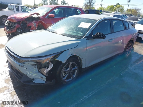 2025 Kia K4 LXS with VIN 3KPFT4DE2SE040962, listed as a IAAI auction lot 41803324 with 3,362 mi miles. Bid and sale history available at carsss.com. Image 2.