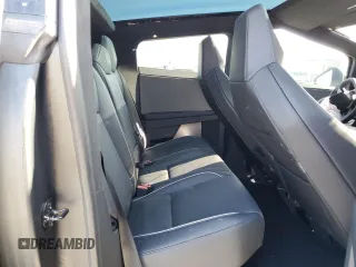 2024 Tesla Cybertruck с VIN 7G2CEHED4RA040048, выставлен на аукционе Copart как лот 61394105 с пробегом 1 646 миль миль и Списание • Salvage title. История ставок и продаж доступна на DreamBid. Изображение 10.