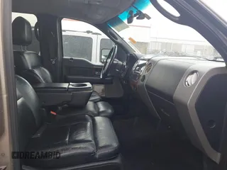 2004 Ford F-150 XLT z VIN 1FTPW14554KB11422, wystawiony jako IAAI lot #42651609 z przebiegiem 238 157 mil mil oraz . Historia ofert i sprzedaży dostępna na DreamBid. Obrazek 5.