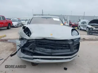 2022 Porsche Macan Turbo z VIN WP1AF2A53NLB31162, wystawiony jako IAAI lot #41902026 z przebiegiem 24 714 mil mil oraz . Historia ofert i sprzedaży dostępna na DreamBid. Obrazek 13.