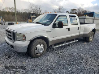 2005 Ford F-350 XL z VIN 1FTWW32P55EA54456, wystawiony jako Copart lot #84890534 z przebiegiem 128 220 mil mil oraz Szkoda całkowita • Salvage title. Historia ofert i sprzedaży dostępna na DreamBid. Obrazek 1.