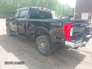 2018 Ford F-350 Platinum z VIN 1FT7W3BT0JEB33268, wystawiony jako IAAI lot #41994493 z przebiegiem 102 189 mil mil oraz . Historia ofert i sprzedaży dostępna na DreamBid. Obrazek 3.