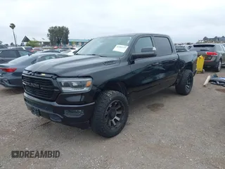 2019 Ram 1500 Big Horn z VIN 1C6RREFT4KN769609, wystawiony jako IAAI lot #42401229 z przebiegiem 46 049 mil mil oraz . Historia ofert i sprzedaży dostępna na DreamBid. Obrazek 18.
