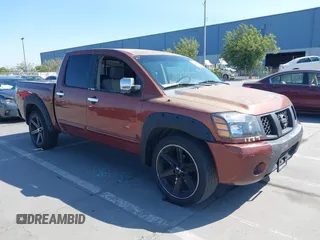 2004 Nissan Titan LE z VIN 1N6AA07A84N514538, wystawiony jako IAAI lot #42396385 z przebiegiem 214 783 mil mil oraz . Historia ofert i sprzedaży dostępna na DreamBid. Obrazek 1.