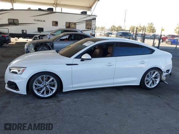 2023 Audi A5 Sportback Premium z VIN WAUABCF5XPA056452, wystawiony jako IAAI lot #41644537 z przebiegiem 14 918 mil mil oraz . Historia ofert i sprzedaży dostępna na DreamBid. Obrazek 15.