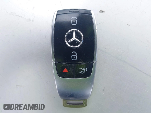 2018 Mercedes-Benz E 300 with VIN WDDZF4JB0JA371240, listed as a IAAI auction lot 42061937 with 66,167 mi miles and . Bid and sale history available at DreamBid. Image 11.