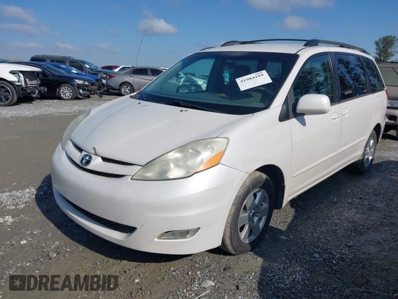 2008 Toyota Sienna XLE with VIN 5TDZK22C58S214124, listed as a IAAI auction lot 41984199 with 272,693 mi miles. Bid and sale history available at carsss.com. Image 2.