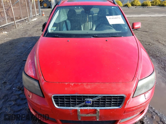 2005 Volvo V50 with VIN YV1MW390652058916, listed as a IAAI auction lot 41444072 with 154,576 mi miles. Bid and sale history available at carsss.com. Image 12.