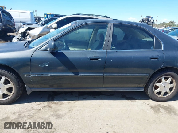 1994 Honda Accord EX with VIN JHMCD5652RC096984, listed as a IAAI auction lot 41734743 with 199,052 mi miles. Bid and sale history available at carsss.com. Image 14.
