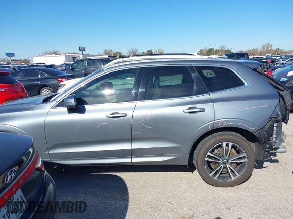 2020 Volvo XC60 Momentum with VIN YV4A22RK7L1586688, listed as a IAAI auction lot 41257331 with 38,393 mi miles and . Bid and sale history available at DreamBid. Image 15.