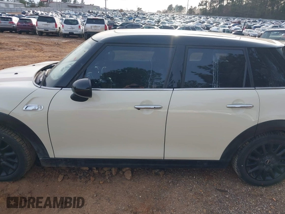 2015 MINI Hardtop 4 Door S z VIN WMWXU3C50F2B59450, wystawiony jako IAAI lot #41271841 z przebiegiem 70 719 mil mil oraz . Historia ofert i sprzedaży dostępna na DreamBid. Obrazek 15.