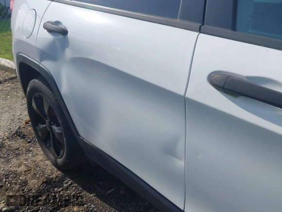 2016 Jeep Cherokee Altitude with VIN 1C4PJLABXGW323881, listed as a IAAI auction lot 42289189 with 147,631 mi miles and . Bid and sale history available at DreamBid. Image 6.