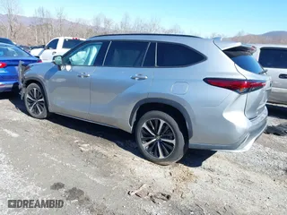 2021 Toyota Highlander XSE with VIN 5TDLZRBH8MS108802, listed as a IAAI auction lot 41645065 with 81,337 mi miles. Bid and sale history available at carsss.com. Image 3.