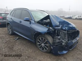 2023 BMW X5 xDrive40i z VIN 5UXCR6C08P9N95511, wystawiony jako IAAI lot #41901359 z przebiegiem 55 662 mil mil oraz . Historia ofert i sprzedaży dostępna na DreamBid. Obrazek 1.