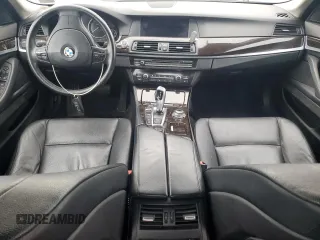 2013 BMW 5 Series 528i xDrive z VIN WBAXH5C51DD106531, wystawiony jako Copart lot #57631545 z przebiegiem 133 926 mil mil oraz Szkoda całkowita • Salvage title. Historia ofert i sprzedaży dostępna na DreamBid. Obrazek 8.