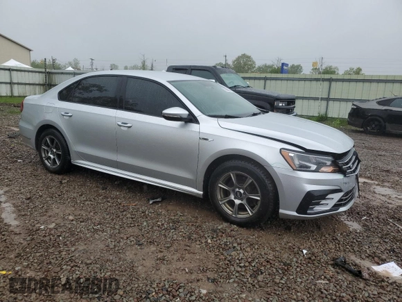 2018 Volkswagen Passat S z VIN 1VWAA7A31JC030768, wystawiony jako Copart lot #57269045 z przebiegiem 88 287 mil mil oraz Szkoda całkowita • Salvage title. Historia ofert i sprzedaży dostępna na DreamBid. Obrazek 4.