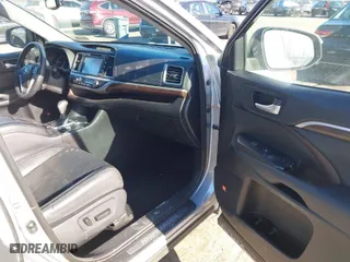 2014 Toyota Highlander Limited with VIN 5TDDKRFH9ES047643, listed as a IAAI auction lot 41427770 with 120,935 mi miles. Bid and sale history available at carsss.com. Image 5.