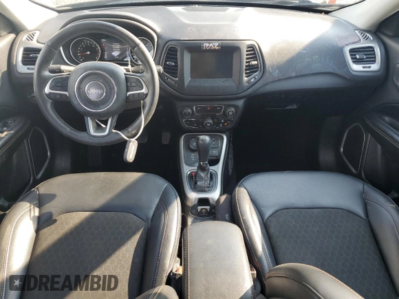 2019 Jeep Compass Latitude z VIN 3C4NJDBB5KT740982, wystawiony jako Copart lot #62478375 z przebiegiem 67 197 mil mil oraz Szkoda całkowita • Salvage title. Historia ofert i sprzedaży dostępna na DreamBid. Obrazek 8.