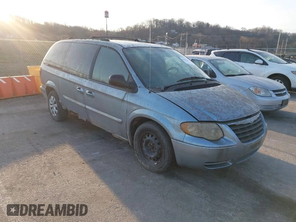 2005 Chrysler Town & Country Touring with VIN 2C4GP54L95R408571, listed as a IAAI auction lot 41792261 with 187,759 mi miles. Bid and sale history available at carsss.com. Image 1.