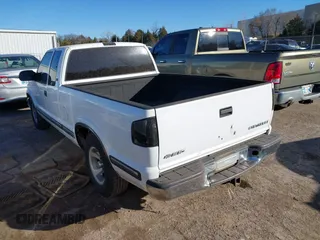 1999 Chevrolet S-10 LS with VIN 1GCCS19XXX8124043, listed as a IAAI auction lot 41730083 with 113,095 mi miles. Bid and sale history available at carsss.com. Image 3.