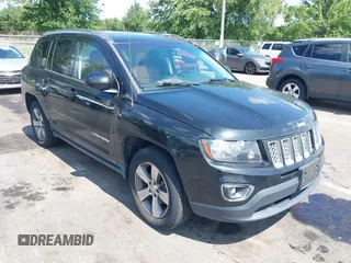 2017 Jeep Compass Latitude z VIN 1C4NJDEB0HD108725, wystawiony jako IAAI lot #42820801 z przebiegiem 179 469 mil mil oraz . Historia ofert i sprzedaży dostępna na DreamBid. Obrazek 1.