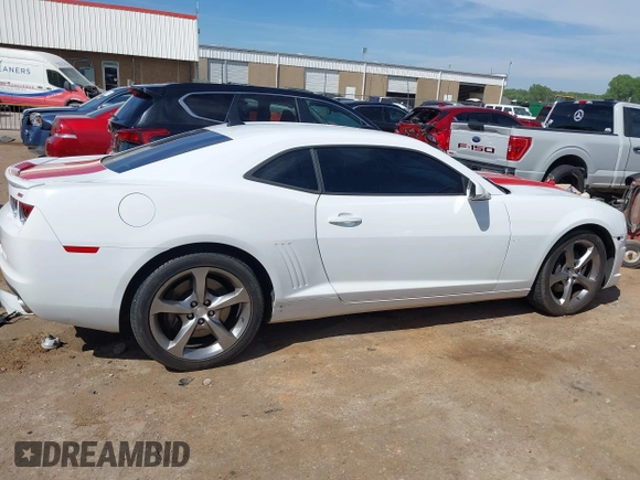 2010 Chevrolet Camaro 2SS z VIN 2G1FK1EJ6A9170374, wystawiony jako IAAI lot #42241453 z przebiegiem 182 673 mil mil oraz . Historia ofert i sprzedaży dostępna na DreamBid. Obrazek 14.