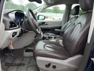 2019 Chrysler Pacifica Touring Plus z VIN 2C4RC1FG7KR700776, wystawiony jako Copart lot #55738835 z przebiegiem 113 502 mil mil oraz Szkoda całkowita • Salvage title. Historia ofert i sprzedaży dostępna na DreamBid. Obrazek 7.