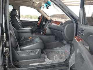 2012 Chevrolet Avalanche LTZ with VIN 3GNTKGE77CG188934, listed as a IAAI auction lot 42105759 with 191,919 mi miles. Bid and sale history available at carsss.com. Image 5.