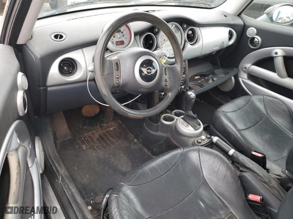 2003 MINI Cooper Hardtop with VIN WMWRC33493TE14900, listed as a Copart auction lot 44817555 with 105,103 mi miles and Salvage Title. Bid and sale history available at carsss.com. Image 8.