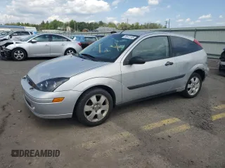 2001 Ford Focus ZX3 z VIN 3FAFP31341R244564, wystawiony jako Copart lot #55472105 z przebiegiem 168 296 mil mil oraz Szkoda całkowita • Salvage title. Historia ofert i sprzedaży dostępna na DreamBid. Obrazek 1.