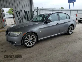 2009 BMW 3 Series 328i xDrive z VIN WBAPK73519A453752, wystawiony jako Copart lot #59402915 z przebiegiem 113 227 mil mil oraz Czysty tytuł • Clean title. Historia ofert i sprzedaży dostępna na DreamBid. Obrazek 1.