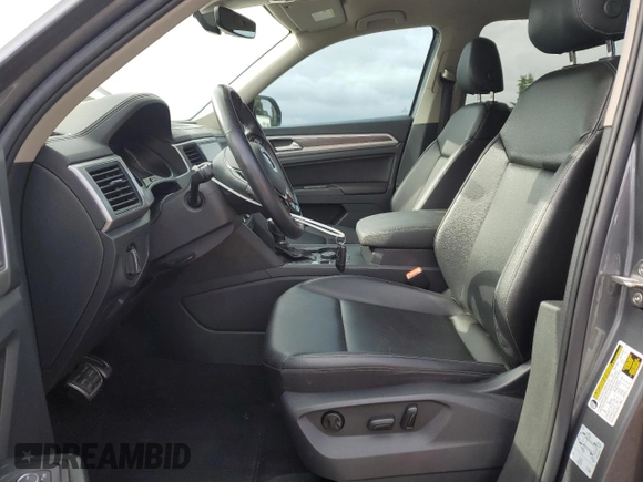 2018 Volkswagen Atlas SE with VIN 1V2PR2CA4JC555911, listed as a Copart auction lot 61905125 with 101,860 mi miles and Salvage title. Bid and sale history available at DreamBid. Image 7.