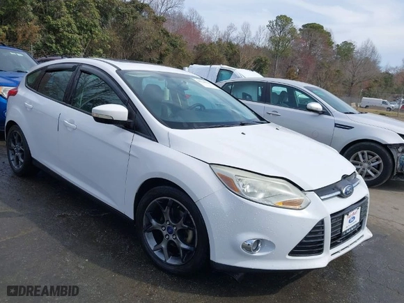 2013 Ford Focus SE with VIN 1FADP3K25DL327419, listed as a IAAI auction lot 41720546 with 130,934 mi miles. Bid and sale history available at carsss.com. Image 1.