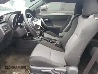 2016 Scion tC z VIN JTKJF5C77GJ020445, wystawiony jako Copart lot #58359755 z przebiegiem 104 576 mil mil oraz Tytuł czysty. Historia ofert i sprzedaży dostępna na DreamBid. Obrazek 7.