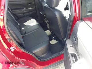 2023 Mitsubishi Outlander ES z VIN JA4ARUAU7PU009973, wystawiony jako IAAI lot #41739275 z przebiegiem 39 215 mil mil oraz . Historia ofert i sprzedaży dostępna na DreamBid. Obrazek 8.