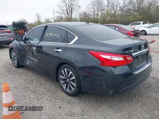 2017 Nissan Altima S z VIN 1N4AL3AP5HC134589, wystawiony jako IAAI lot #41995752 z przebiegiem 84 568 mil mil oraz . Historia ofert i sprzedaży dostępna na DreamBid. Obrazek 3.
