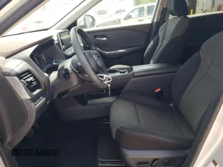 2021 Nissan Rogue SV z VIN 5N1AT3BB7MC733691, wystawiony jako Copart lot #59011065 z przebiegiem 61 827 mil mil oraz Szkoda całkowita • Salvage title. Historia ofert i sprzedaży dostępna na DreamBid. Obrazek 7.