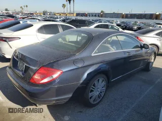 2007 Mercedes-Benz CL 550 z VIN WDDEJ71X57A001419, wystawiony jako Copart lot #57887655 z przebiegiem 83 529 mil mil oraz Szkody całkowita. Historia ofert i sprzedaży dostępna na DreamBid. Obrazek 3.
