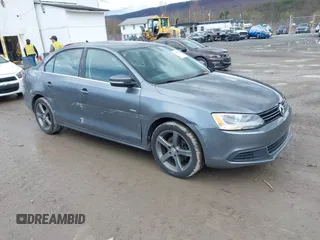 2013 Volkswagen Jetta SE with VIN 3VWBP7AJ2DM395982, listed as a IAAI auction lot 41952654 with 130,906 mi miles and . Bid and sale history available at DreamBid. Image 1.